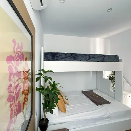 Sea Breeze - Panoramic View & Pool Apartmán
